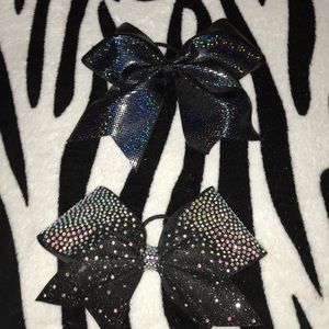 2 black bows